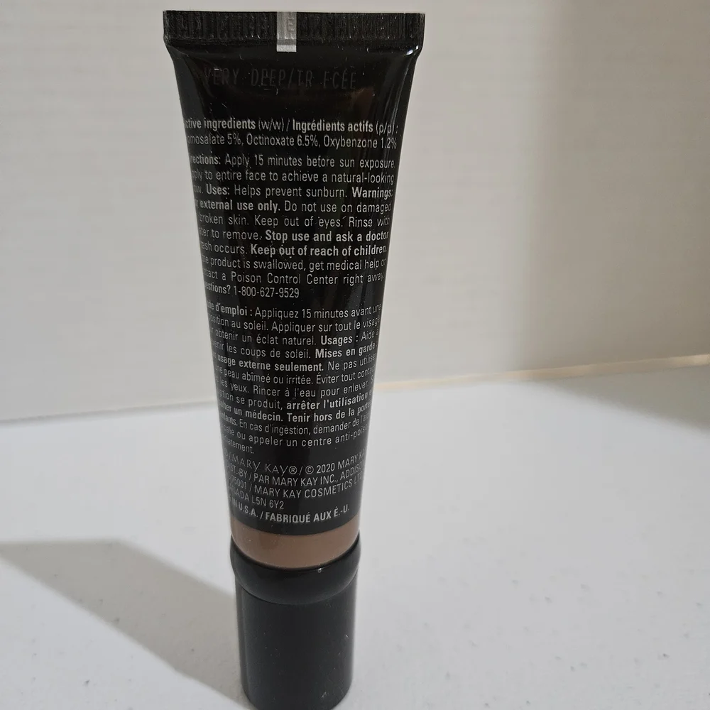 Mary Kay CC Cream - Broad Spectrum SPF 15 Very Deep - Picture 2 of 9
